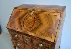 18th Century Louis XV Marquetry Regional Slope Desk 27 18th Century Louis XV Marquetry Regional Slope Desk -PAMONO Sales 18th century louis xv marquetry regional slope desk 6