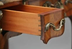 19th-Century Kingwood & Ormolu Writing Table, 1880s 31 19th-Century Kingwood & Ormolu Writing Table, 1880s -PAMONO Sales 19th century kingwood ormolu writing table 1880s 13