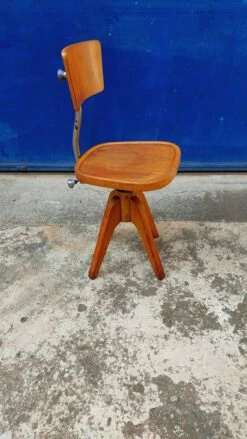 Adjustable Industrial Wooden Swivel Chair, Italy, 1940s 12 Adjustable Industrial Wooden Swivel Chair, Italy, 1940s -PAMONO Sales adjustable industrial wooden swivel chair italy 1940s 3