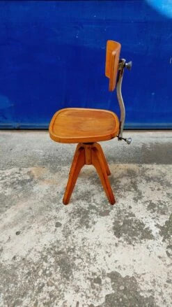 Adjustable Industrial Wooden Swivel Chair, Italy, 1940s 13 Adjustable Industrial Wooden Swivel Chair, Italy, 1940s -PAMONO Sales adjustable industrial wooden swivel chair italy 1940s 4