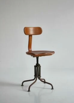 Bauhaus Style Swivel Desk Chair In Tube Steel And Beechwood By Fritz Hansen, 1930s 24 Bauhaus Style Swivel Desk Chair In Tube Steel And Beechwood By Fritz Hansen, 1930s -PAMONO Sales bauhaus style swivel desk chair in tube steel and beechwood by fritz hansen 1930s 3