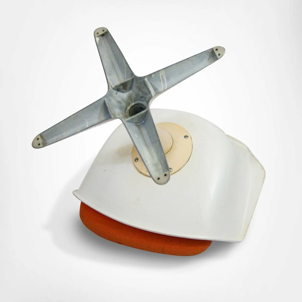 Fibreglass Swivel Armchairs By Maurice Burke For Arkana, Set Of 4 5 Fibreglass Swivel Armchairs By Maurice Burke For Arkana, Set Of 4 - Image 3