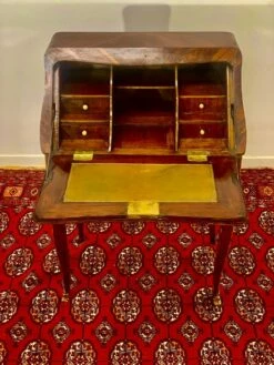 Louis Xv Happiness Of The Day Desk In Violet Wood, 1750 -PAMONO Sales louis xv happiness of the day desk in violet wood 1750 5