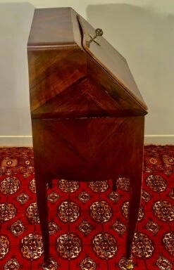 Louis Xv Happiness Of The Day Desk In Violet Wood, 1750 -PAMONO Sales louis xv happiness of the day desk in violet wood 1750 9