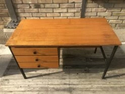 Mid-Century German Modern Teak Desk From Elco, 1950s 16 Mid-Century German Modern Teak Desk From Elco, 1950s -PAMONO Sales mid century german modern teak desk from elco 1950s 4