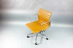 Mid-Century Model EA 117 Swivel Chair By Charles & Ray Eames For Vitra