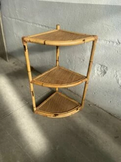 PAMONO Sales -PAMONO Sales mid century modern italian freestanding bamboo and raffia corner etagere with four shelves 1970s 2