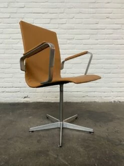 Mid-Century Oxford Desk Chair In Cognac Leather By Arne Jacobsen For Fritz Hansen, 1980s. -PAMONO Sales mid century oxford desk chair in cognac leather by arne jacobsen for fritz hansen 1980s 3