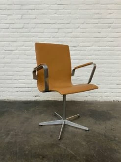 Mid-Century Oxford Desk Chair In Cognac Leather By Arne Jacobsen For Fritz Hansen, 1980s. -PAMONO Sales mid century oxford desk chair in cognac leather by arne jacobsen for fritz hansen 1980s 4