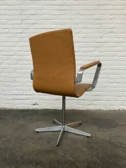 Mid-Century Oxford Desk Chair In Cognac Leather By Arne Jacobsen For Fritz Hansen, 1980s. -PAMONO Sales mid century oxford desk chair in cognac leather by arne jacobsen for fritz hansen 1980s 6