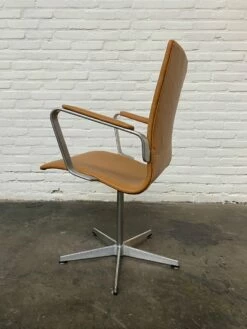 Mid-Century Oxford Desk Chair In Cognac Leather By Arne Jacobsen For Fritz Hansen, 1980s. -PAMONO Sales mid century oxford desk chair in cognac leather by arne jacobsen for fritz hansen 1980s 8