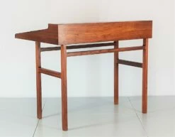 Mid-Century Rosewood Desk By A.B. Madsen & E. Larsen For Willy Beck -PAMONO Sales mid century rosewood desk by a b madsen e larsen for willy beck 11