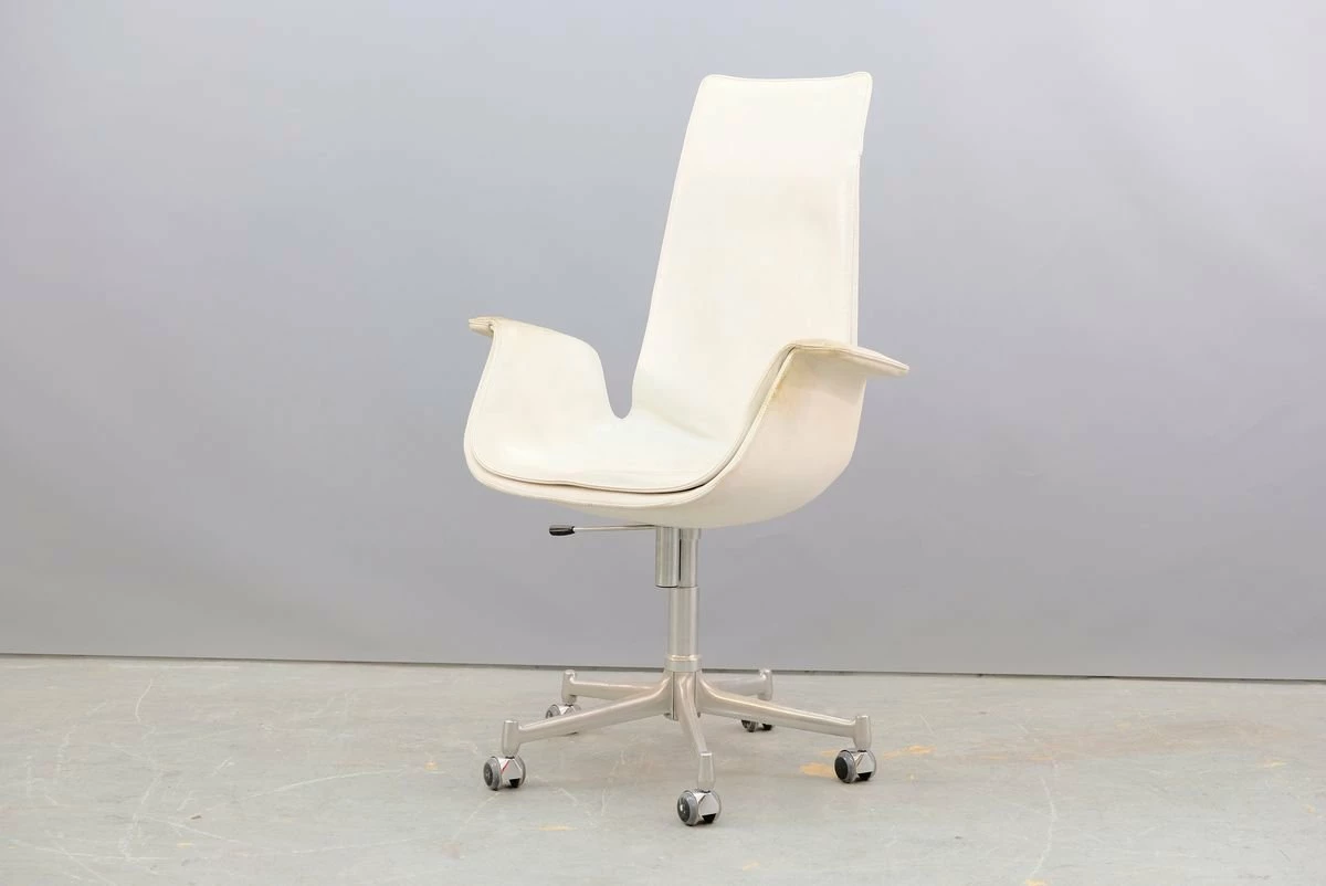Mid-Century White Tulip Chair By Preben Fabricius & Jørgen Kastholm For Kill International 3 Mid-Century White Tulip Chair By Preben Fabricius & Jørgen Kastholm For Kill International
