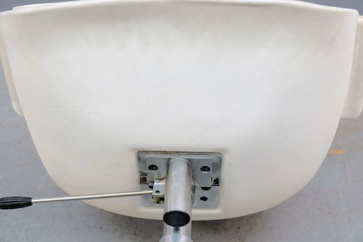 Mid-Century White Tulip Chair By Preben Fabricius & Jørgen Kastholm For Kill International 16 Mid-Century White Tulip Chair By Preben Fabricius & Jørgen Kastholm For Kill International - Image 14