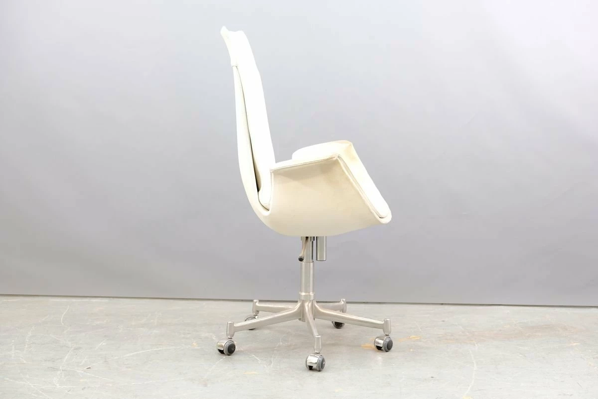 Mid-Century White Tulip Chair By Preben Fabricius & Jørgen Kastholm For Kill International 5 Mid-Century White Tulip Chair By Preben Fabricius & Jørgen Kastholm For Kill International - Image 3