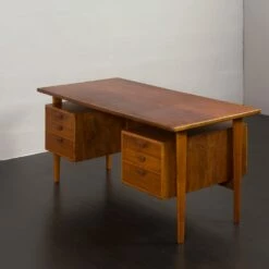 Model FM 60 Desk In Walnut By Kai Kristiansen For Feldballes Møbelfabrik, Denmark, 1960s -PAMONO Sales model fm 60 desk in walnut by kai kristiansen for feldballes mobelfabrik denmark 1960s 11