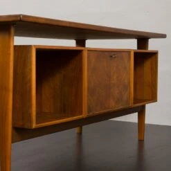 Model FM 60 Desk In Walnut By Kai Kristiansen For Feldballes Møbelfabrik, Denmark, 1960s -PAMONO Sales model fm 60 desk in walnut by kai kristiansen for feldballes mobelfabrik denmark 1960s 15
