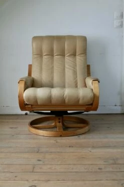 Norwegian Leather And Pine Swivel Chair By Ingmar Relling For Westnofa, 1970s -PAMONO Sales norwegian leather and pine swivel chair by ingmar relling for westnofa 1970s 13