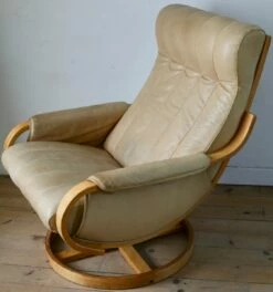 Norwegian Leather And Pine Swivel Chair By Ingmar Relling For Westnofa, 1970s -PAMONO Sales norwegian leather and pine swivel chair by ingmar relling for westnofa 1970s 17