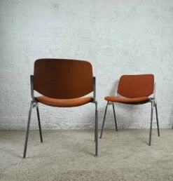 Orange Office Chairs By Giancarlo Piretti For Anonima Castelli, 1980s, Set Of 2 -PAMONO Sales orange office chairs by giancarlo piretti for anonima castelli 1980s set of 2 3