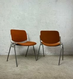 Orange Office Chairs By Giancarlo Piretti For Anonima Castelli, 1980s, Set Of 2 -PAMONO Sales orange office chairs by giancarlo piretti for anonima castelli 1980s set of 2 7