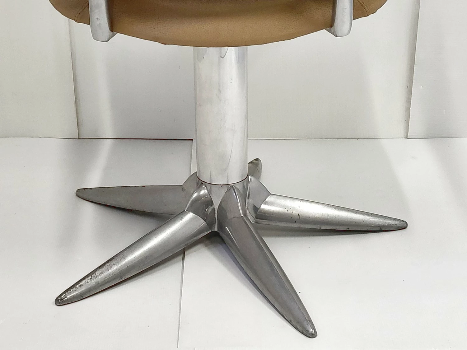 Pivoting Armchairs In Leather And Aluminum, 1970, Set Of 2 10 Pivoting Armchairs In Leather And Aluminum, 1970, Set Of 2 - Image 8