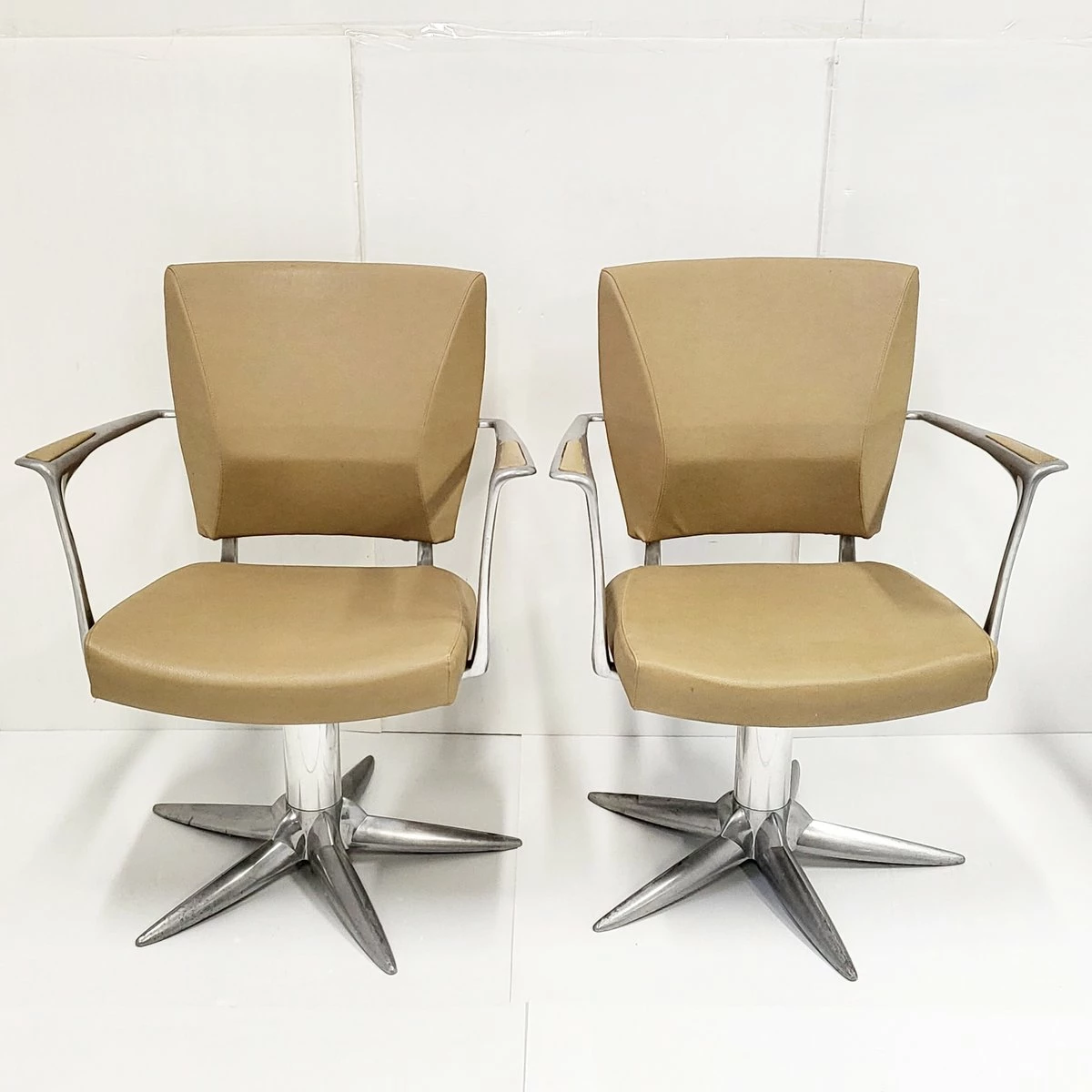 Pivoting Armchairs In Leather And Aluminum, 1970, Set Of 2 11 Pivoting Armchairs In Leather And Aluminum, 1970, Set Of 2 - Image 9