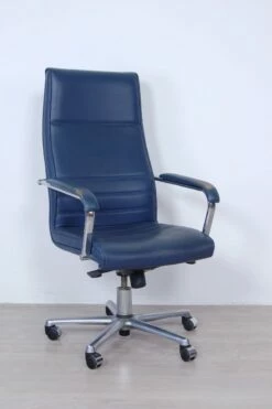 Swivel Chair With Armrests