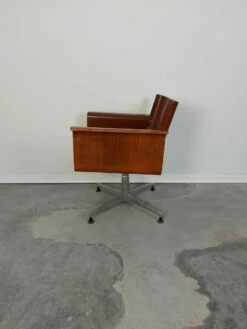 Swivel Chair With Armrests, 1970s -PAMONO Sales swivel chair with armrests 1970s 10