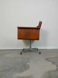 Swivel Chair With Armrests, 1970s -PAMONO Sales swivel chair with armrests 1970s 11