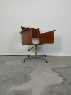 Swivel Chair With Armrests, 1970s -PAMONO Sales swivel chair with armrests 1970s 14