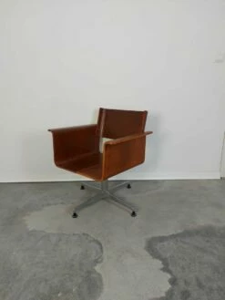 Swivel Chair With Armrests, 1970s -PAMONO Sales swivel chair with armrests 1970s 17