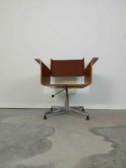 Swivel Chair With Armrests, 1970s -PAMONO Sales swivel chair with armrests 1970s 18
