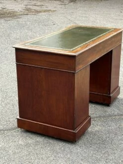 Victorian Mahogany Pedestal Desk With Green Top -PAMONO Sales victorian mahogany pedestal desk with green top 11