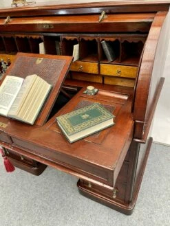 Victorian Walnut Cylinder Roll Up Desk With Secret Drawer, 1830s 16 Victorian Walnut Cylinder Roll Up Desk With Secret Drawer, 1830s -PAMONO Sales victorian walnut cylinder roll up desk with secret drawer 1830s 3