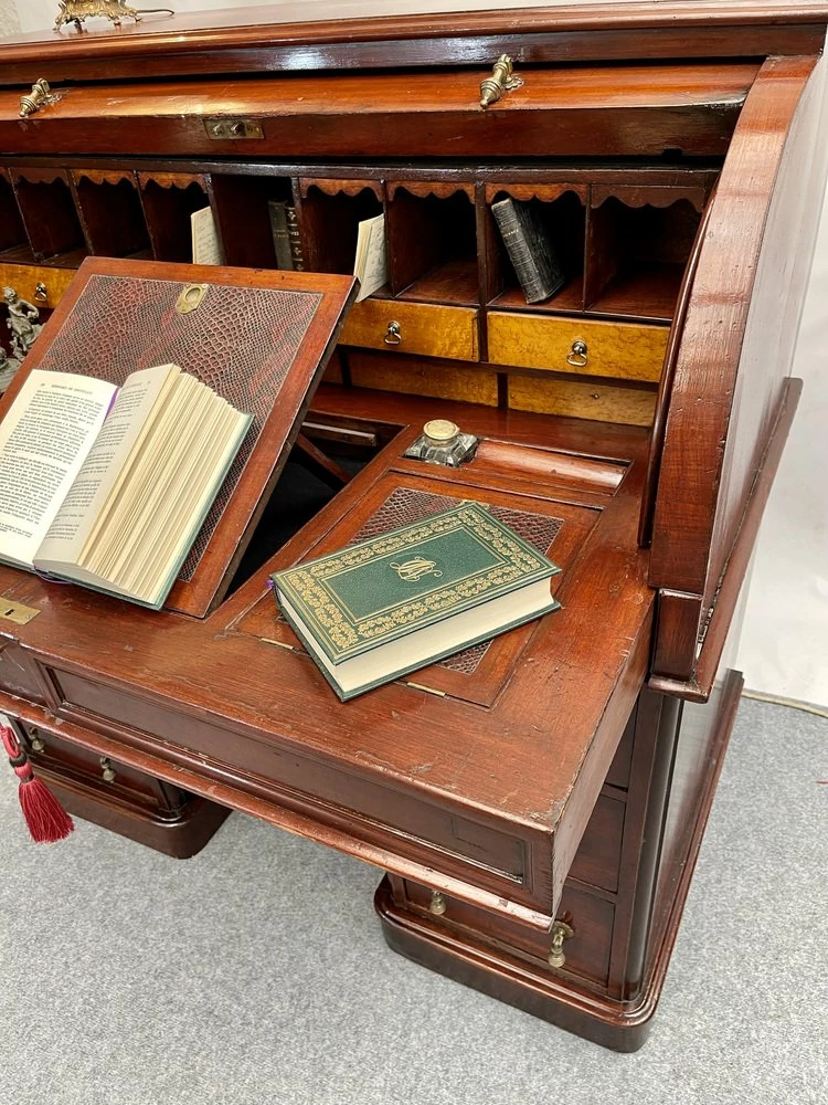 Victorian Walnut Cylinder Roll Up Desk With Secret Drawer, 1830s 5 Victorian Walnut Cylinder Roll Up Desk With Secret Drawer, 1830s - Image 3