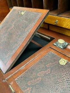 Victorian Walnut Cylinder Roll Up Desk With Secret Drawer, 1830s 22 Victorian Walnut Cylinder Roll Up Desk With Secret Drawer, 1830s -PAMONO Sales victorian walnut cylinder roll up desk with secret drawer 1830s 9