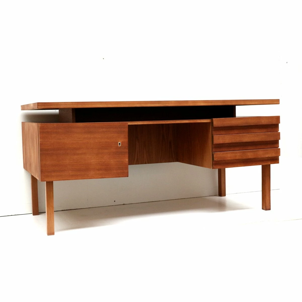 Vintage Desk By Leo Bub For Wertmöbel, 1960s 6 Vintage Desk By Leo Bub For Wertmöbel, 1960s - Image 4