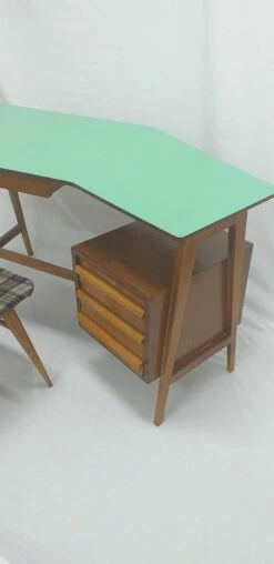 Vintage Green Laminate Desk And Desk Chair, 1950s, Set Of 2 -PAMONO Sales vintage green laminate desk and desk chair 1950s set of 2 4
