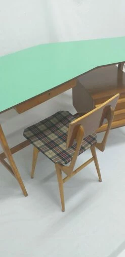 Vintage Green Laminate Desk And Desk Chair, 1950s, Set Of 2 -PAMONO Sales vintage green laminate desk and desk chair 1950s set of 2 5
