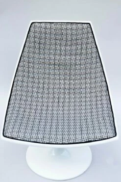 White Lacquered Fiberglass Swivel Chairs, 1970s, Set Of 2 -PAMONO Sales white lacquered fiberglass swivel chairs 1970s set of 2 5